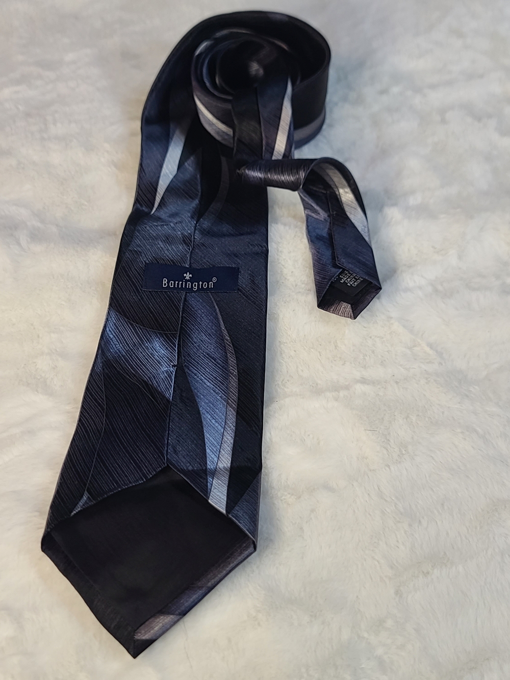 Barrington Navy and Silver Wave-Pattern Men's Tie